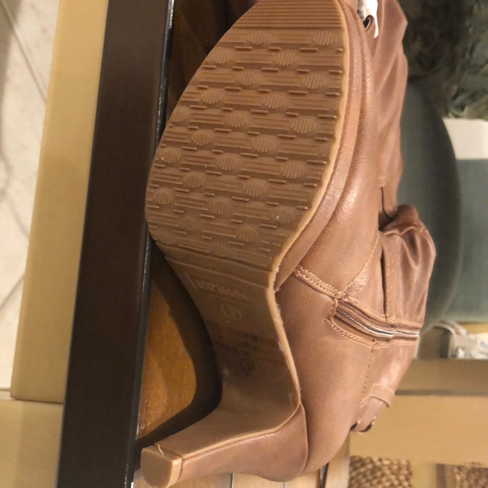 Boots - Picture 4 of 5